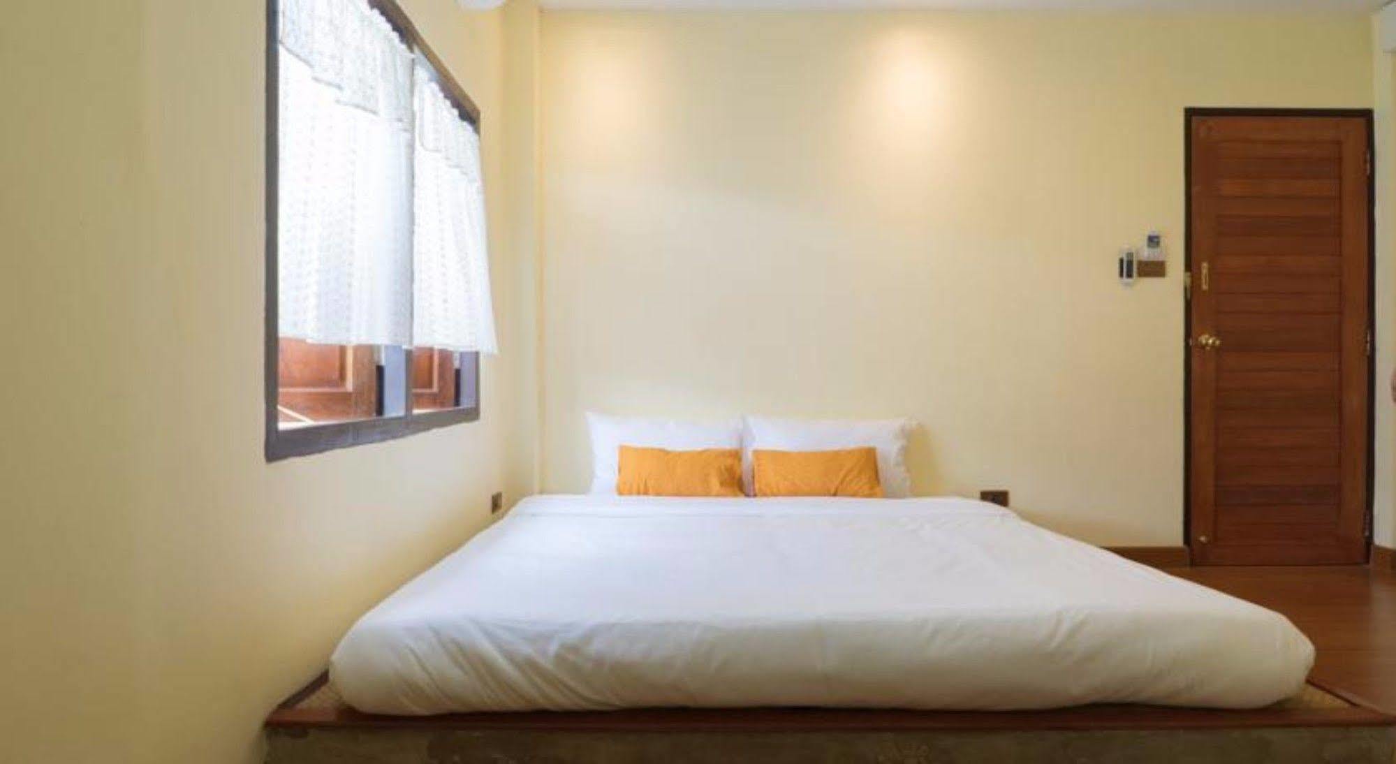 Manon Sleepeatdrink Bed & Breakfast Chiang Mai Ngoại thất bức ảnh